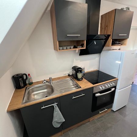 Moderne Wohnung Karlsruhe Neureut, Fussbodenheizung - Regendusche - Waschmaschine - Stellplatz المظهر الخارجي الصورة
