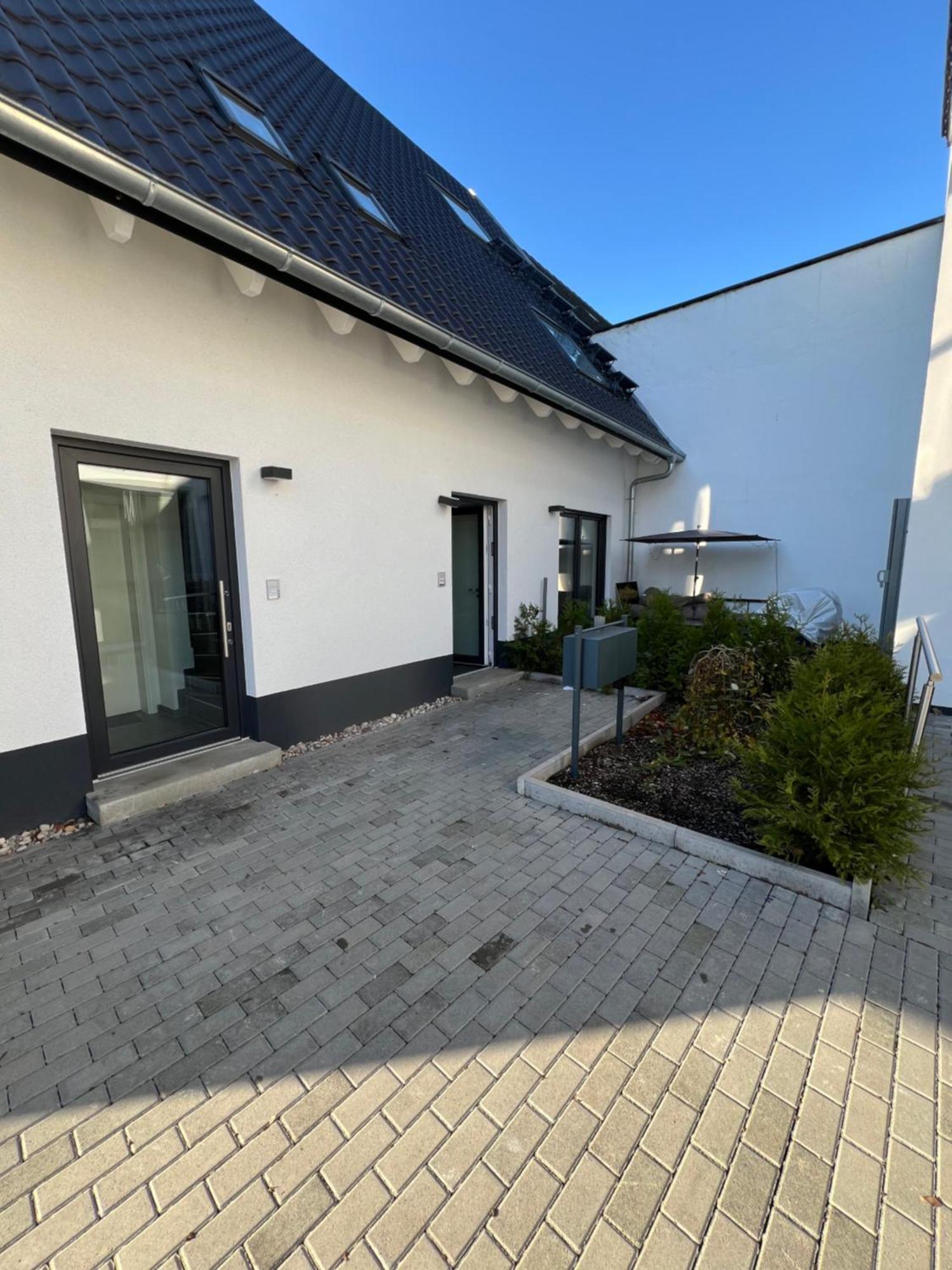 Moderne Wohnung Karlsruhe Neureut, Fussbodenheizung - Regendusche - Waschmaschine - Stellplatz المظهر الخارجي الصورة